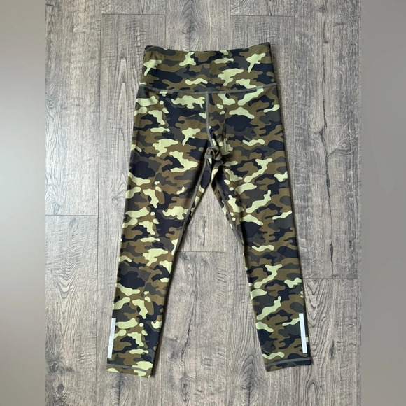 Zyia Active Green Camo Reflective Soft N Snug Mid-Rise 7/8 24" - Picture 1 of 4